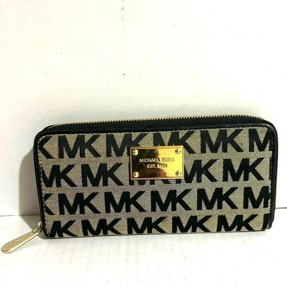 Michael Kors MK signature print canvas wallet - Picture 1 of 7